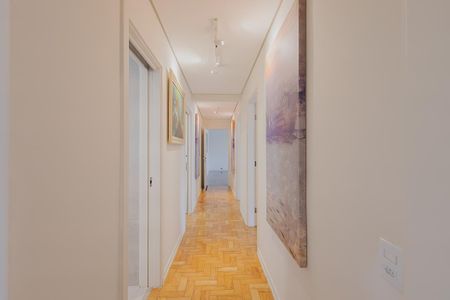 Corredor de apartamento para alugar com 3 quartos, 135m² em Pinheiros, São Paulo