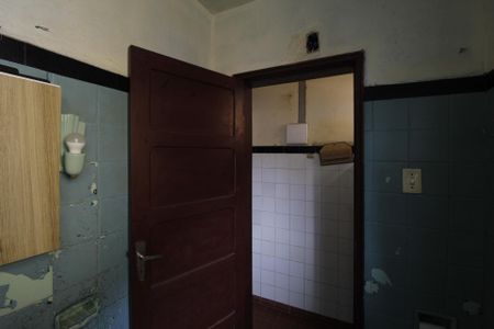 Banheiro de casa à venda com 2 quartos, 167m² em Jardim Itu, Porto Alegre