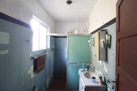 Banheiro de casa à venda com 2 quartos, 167m² em Jardim Itu, Porto Alegre
