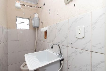 Banheiro de casa para alugar com 1 quarto, 30m² em Jardim Julieta, São Paulo