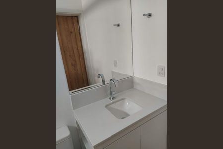 Banheiro de kitnet/studio para alugar com 1 quarto, 38m² em Vila Monumento, São Paulo