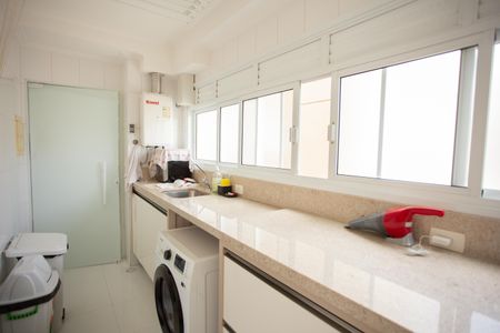 Apartamento à venda com 144m², 3 quartos e 2 vagas Apartamento à venda com 144m², 3 quartos e 2 vagasÁREA DE SERVIÇO