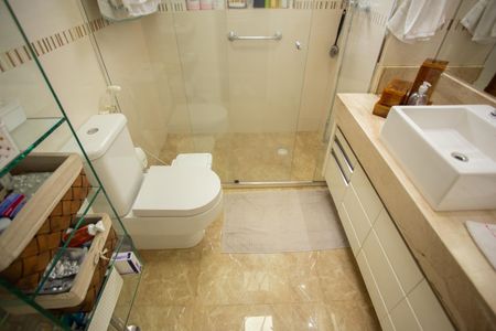 Apartamento à venda com 144m², 3 quartos e 2 vagas Apartamento à venda com 144m², 3 quartos e 2 vagasBANHEIRO SUÍTE 1