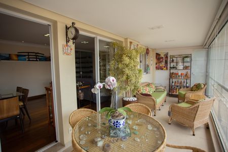 Apartamento à venda com 144m², 3 quartos e 2 vagas Apartamento à venda com 144m², 3 quartos e 2 vagasVARANDA DA SALA