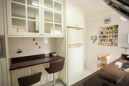 Apartamento à venda com 144m², 3 quartos e 2 vagas Apartamento à venda com 144m², 3 quartos e 2 vagasCOZINHA