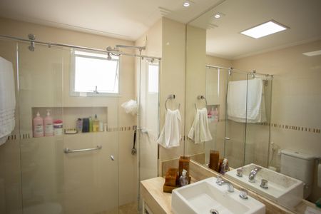 Apartamento à venda com 144m², 3 quartos e 2 vagas Apartamento à venda com 144m², 3 quartos e 2 vagasBANHEIRO SUÍTE 1