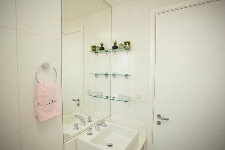 Apartamento à venda com 144m², 3 quartos e 2 vagas Apartamento à venda com 144m², 3 quartos e 2 vagasBANHEIRO SUÍTE 2