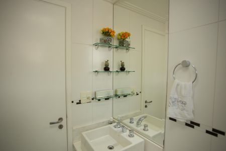 Apartamento à venda com 144m², 3 quartos e 2 vagas Apartamento à venda com 144m², 3 quartos e 2 vagasBANHEIRO SUÍTE 3