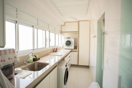 Apartamento à venda com 144m², 3 quartos e 2 vagas Apartamento à venda com 144m², 3 quartos e 2 vagasÁREA DE SERVIÇO