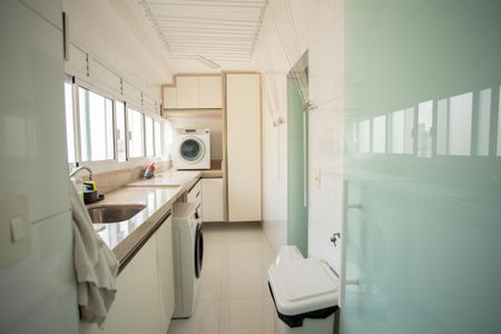 Apartamento à venda com 144m², 3 quartos e 2 vagas Apartamento à venda com 144m², 3 quartos e 2 vagasÁREA DE SERVIÇO