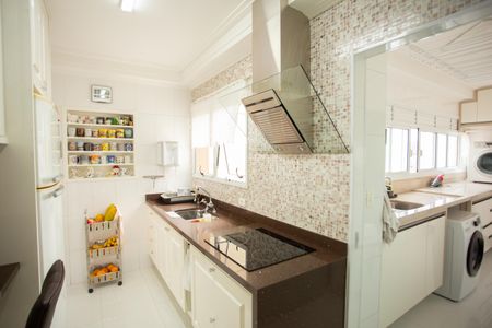 Apartamento à venda com 144m², 3 quartos e 2 vagas Apartamento à venda com 144m², 3 quartos e 2 vagasCOZINHA