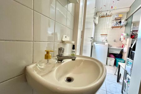 Apartamento à venda com 67m², 2 quartos e 2 vagas Apartamento à venda com 67m², 2 quartos e 2 vagasBanheiro de serviço