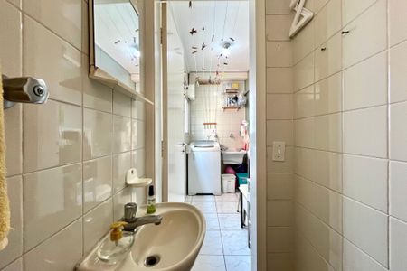 Apartamento à venda com 67m², 2 quartos e 2 vagas Apartamento à venda com 67m², 2 quartos e 2 vagasBanheiro de serviço