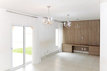 Sala de casa de condomínio para alugar com 4 quartos, 200m² em Loteamento Recanto dos Paturis, Vinhedo