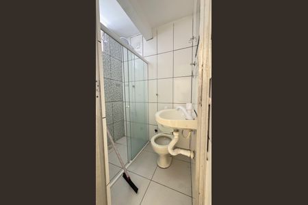 Banheiro de kitnet/studio para alugar com 1 quarto, 30m² em Tororó, Salvador