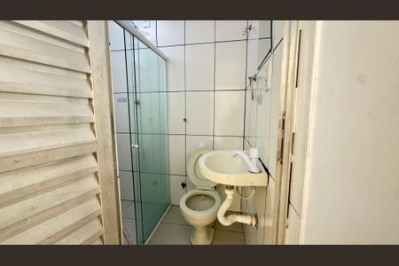 Banheiro  de kitnet/studio para alugar com 1 quarto, 30m² em Tororó, Salvador