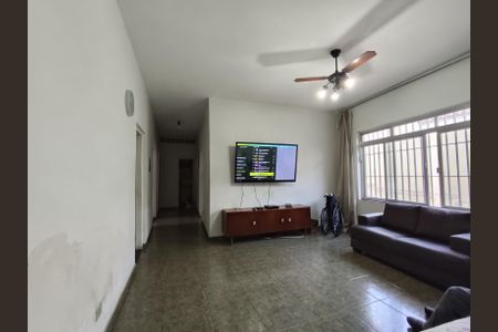 Casa à venda com 190m², 3 quartos e 2 vagasSala