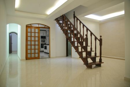 Casa à venda com 201m², 3 quartos e 3 vagasSala