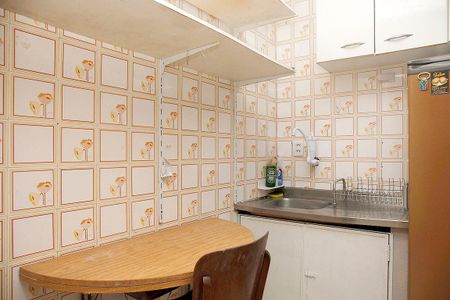Cozinha de kitnet/studio para alugar com 1 quarto, 30m² em Azenha, Porto Alegre