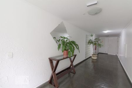 Apartamento para alugar com 67m², 2 quartos e 2 vagasHall social