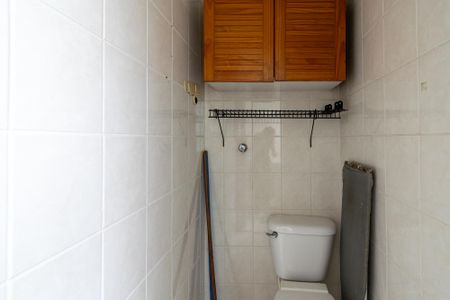 Apartamento para alugar com 67m², 2 quartos e 2 vagasBanheiro de Serviço