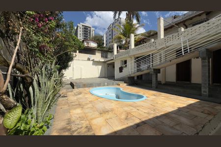 Casa à venda com 5 quartos, 450m² em São Lucas, Belo Horizonte