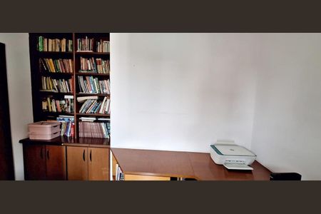 Apartamento para alugar com 156m², 4 quartos e 1 vaga Apartamento para alugar com 156m², 4 quartos e 1 vagaEscada