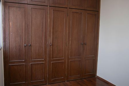 Quarto 1 de apartamento para alugar com 3 quartos, 93m² em Santo Antônio, Belo Horizonte