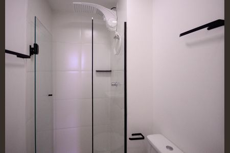 Banheiro  de apartamento para alugar com 1 quarto, 18m² em Vila Santo Estefano, São Paulo