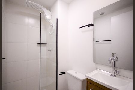 Banheiro  de apartamento para alugar com 1 quarto, 18m² em Vila Santo Estefano, São Paulo