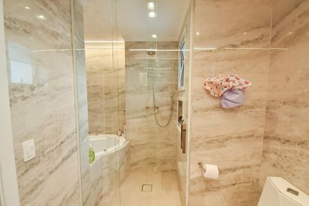 Apartamento à venda com 148m², 3 quartos e 4 vagas Apartamento à venda com 148m², 3 quartos e 4 vagasBanheiro da Suíte 3