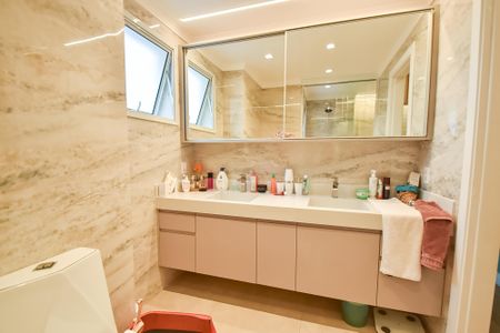 Apartamento à venda com 148m², 3 quartos e 4 vagas Apartamento à venda com 148m², 3 quartos e 4 vagasBanheiro da Suíte 3