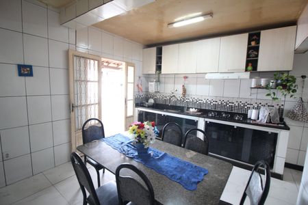 Casa à venda com 150m², 4 quartos e 3 vagasCozinha