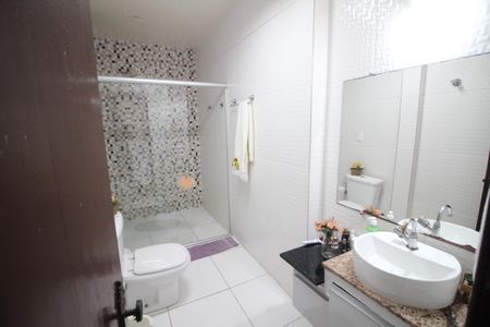 Casa à venda com 150m², 4 quartos e 3 vagasBanheiro 2