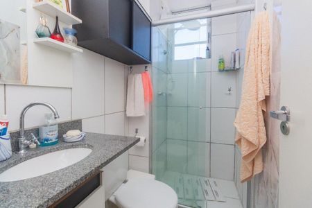 Banheiro de apartamento para alugar com 2 quartos, 45m² em Glória, Porto Alegre