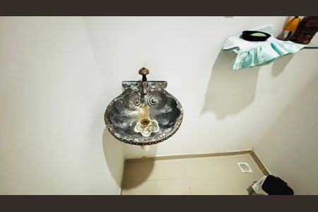 Lavabo de casa de condomínio para alugar com 5 quartos, 196m² em Vargem Pequena, Rio de Janeiro