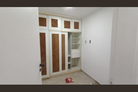 Casa de condomínio à venda com 241m², 4 quartos e 3 vagas Casa de condomínio à venda com 241m², 4 quartos e 3 vagasQuarto de Serviço