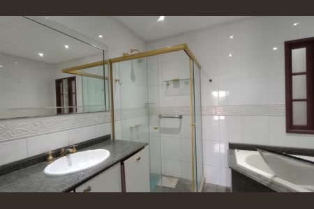 Casa de condomínio à venda com 241m², 4 quartos e 3 vagas Casa de condomínio à venda com 241m², 4 quartos e 3 vagasQuarto 3 - Suíte