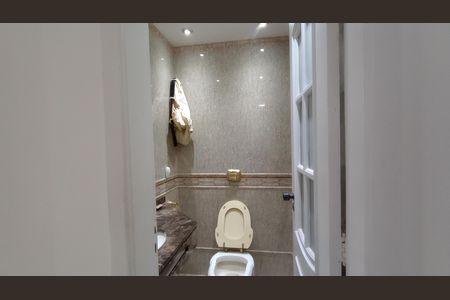 Casa de condomínio à venda com 241m², 4 quartos e 3 vagas Casa de condomínio à venda com 241m², 4 quartos e 3 vagasLavabo