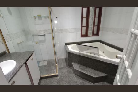 Casa de condomínio à venda com 241m², 4 quartos e 3 vagas Casa de condomínio à venda com 241m², 4 quartos e 3 vagasQuarto 3 - Suíte