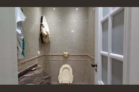 Casa de condomínio à venda com 241m², 4 quartos e 3 vagas Casa de condomínio à venda com 241m², 4 quartos e 3 vagasLavabo