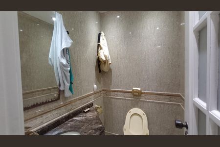 Casa de condomínio à venda com 241m², 4 quartos e 3 vagas Casa de condomínio à venda com 241m², 4 quartos e 3 vagasLavabo