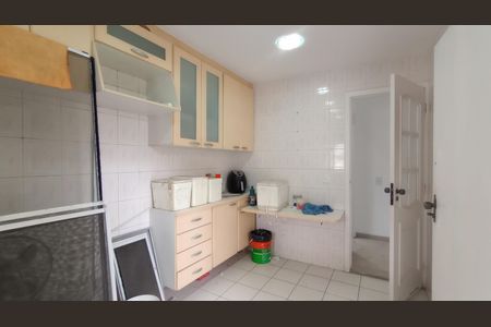 Casa de condomínio à venda com 241m², 4 quartos e 3 vagas Casa de condomínio à venda com 241m², 4 quartos e 3 vagasCozinha