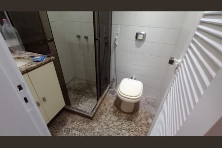 Casa de condomínio à venda com 241m², 4 quartos e 3 vagas Casa de condomínio à venda com 241m², 4 quartos e 3 vagasBanheiro Social