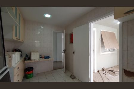 Casa de condomínio à venda com 241m², 4 quartos e 3 vagas Casa de condomínio à venda com 241m², 4 quartos e 3 vagasCozinha