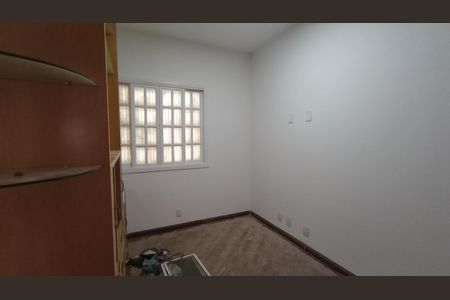 Casa de condomínio à venda com 241m², 4 quartos e 3 vagas Casa de condomínio à venda com 241m², 4 quartos e 3 vagasQuarto 1