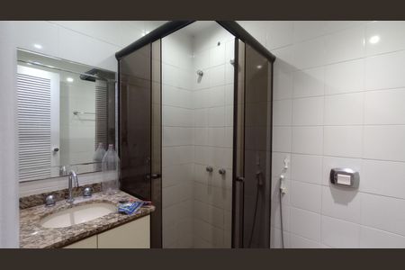 Casa de condomínio à venda com 241m², 4 quartos e 3 vagas Casa de condomínio à venda com 241m², 4 quartos e 3 vagasBanheiro Social