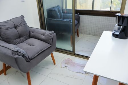 Sala de kitnet/studio para alugar com 1 quarto, 23m² em Costa Azul, Salvador