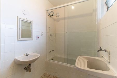 Banheiro de apartamento para alugar com 1 quarto, 70m² em República, São Paulo