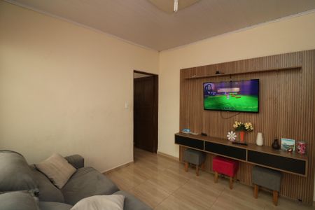 Sala de casa à venda com 2 quartos, 150m² em Jardim Tango, São Paulo
